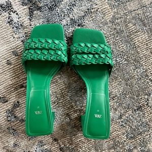 Zara slides